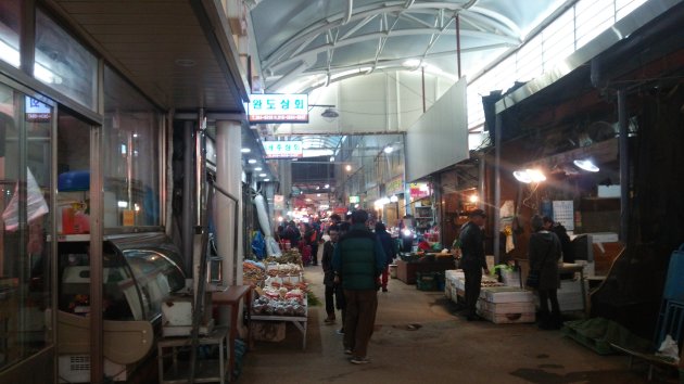 良洞景烈路市場内の風景